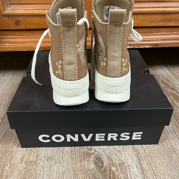 Convers - Picture 3 of 4